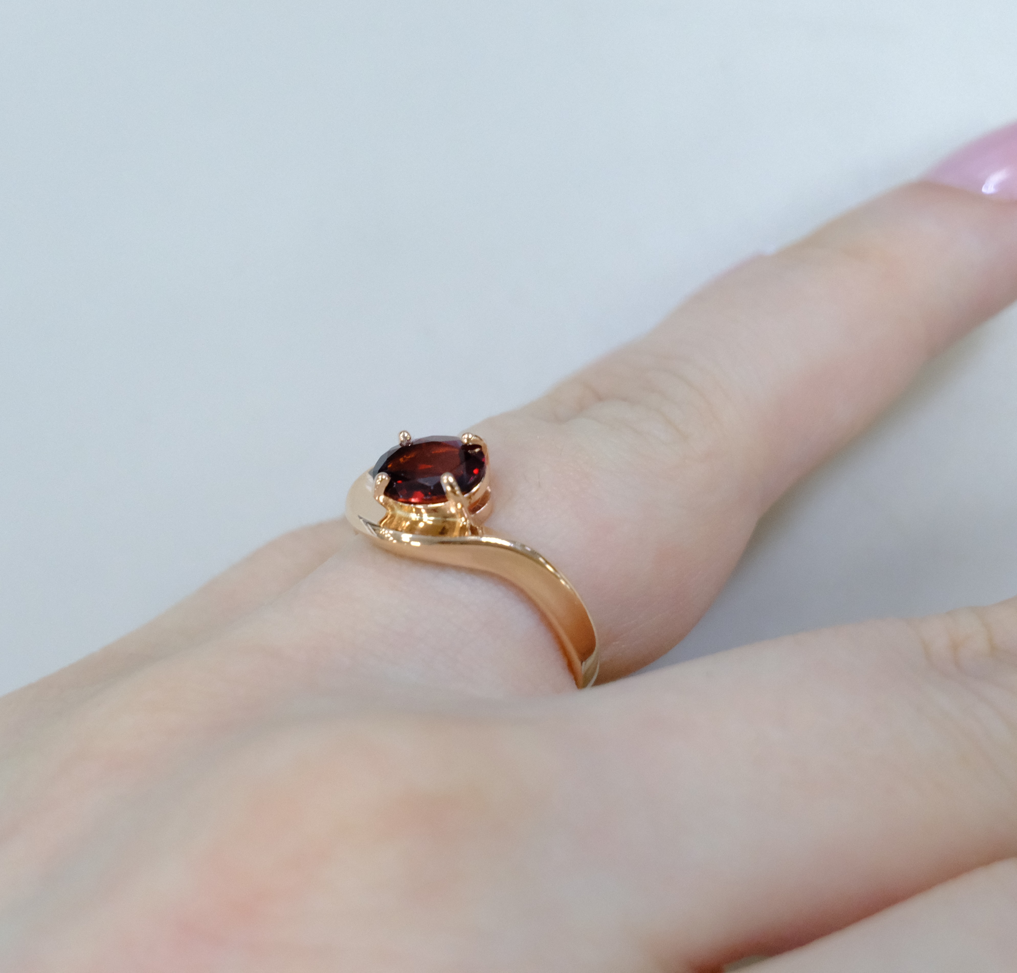 Серебряное кольцо с гранатом
